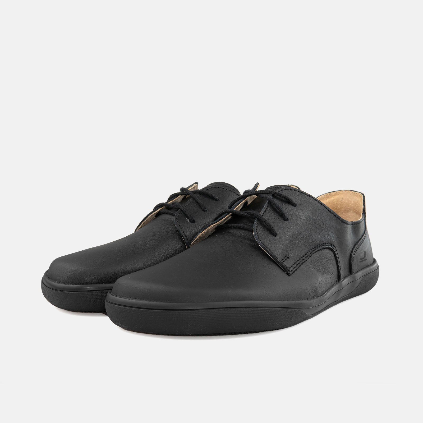 Barefoot Ady All Black