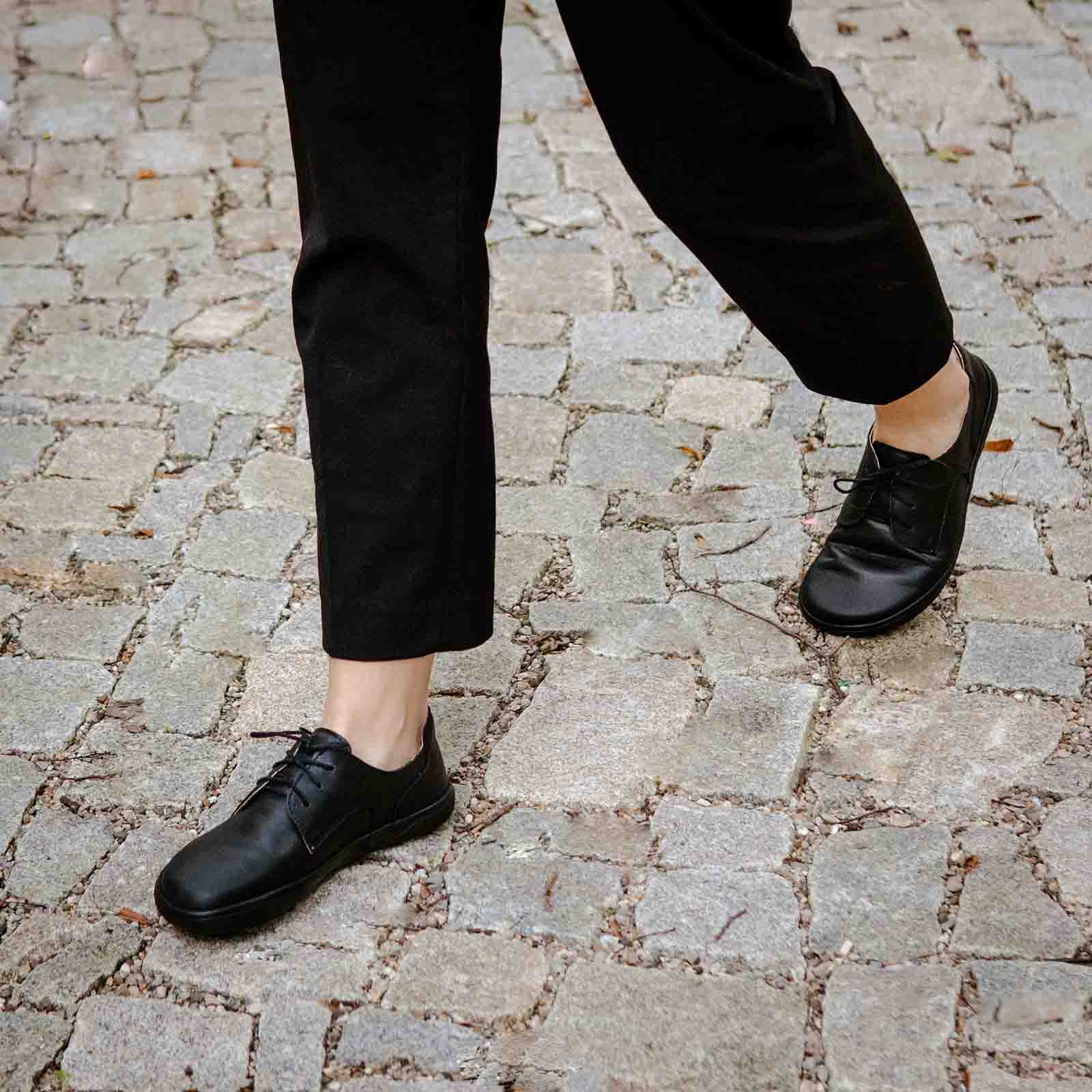 Barefoot Ady All Black