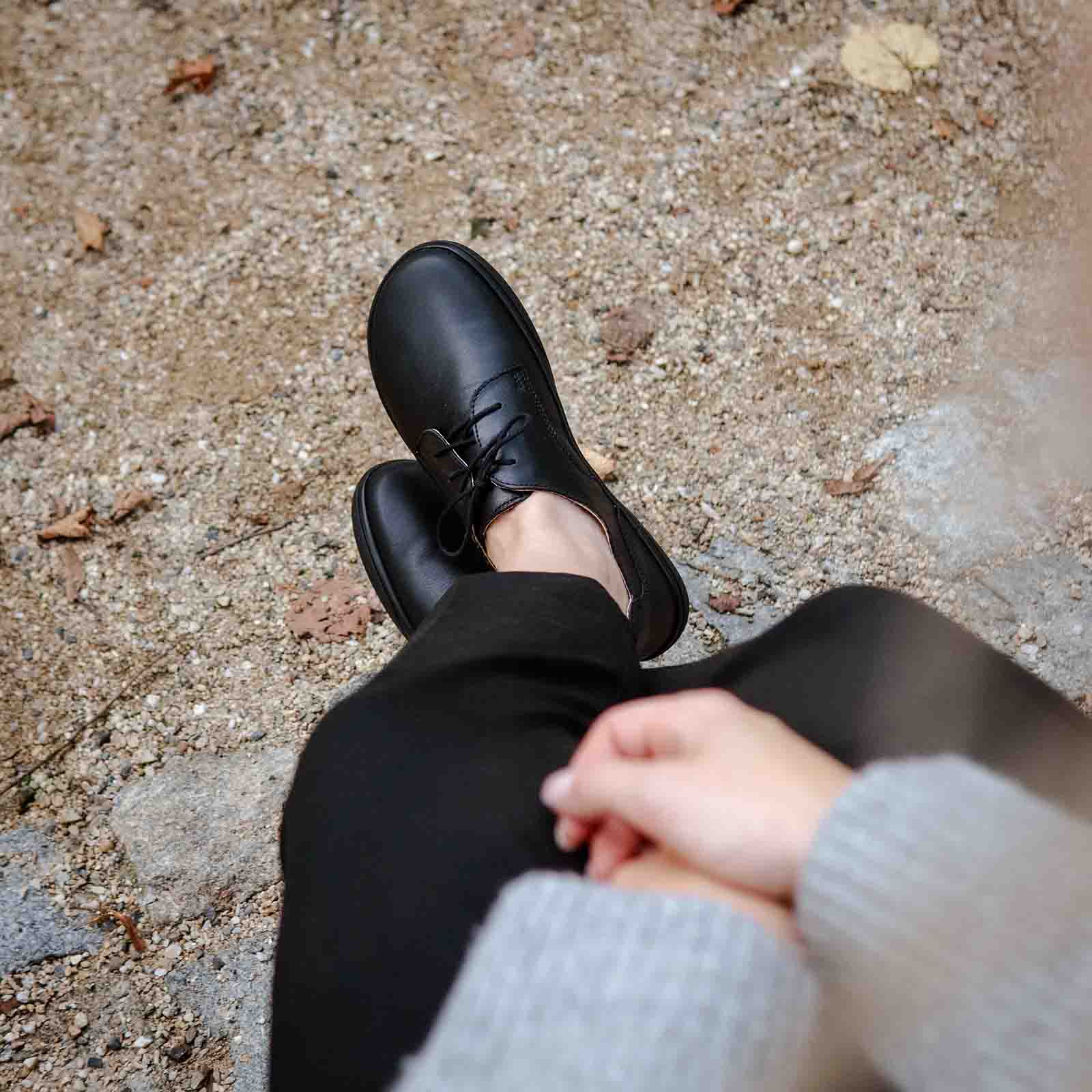 Barefoot Ady All Black